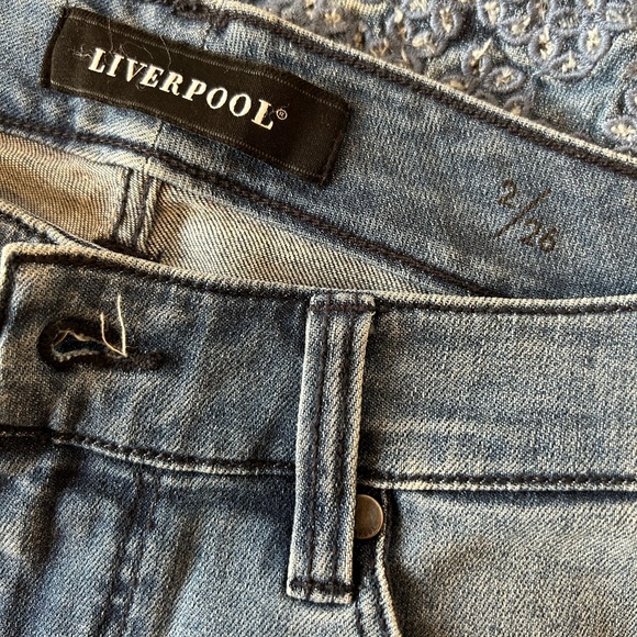 🌟Liverpool🌟 Sadie eyelet cuff crop jeans🌟 - Picture 5 of 12